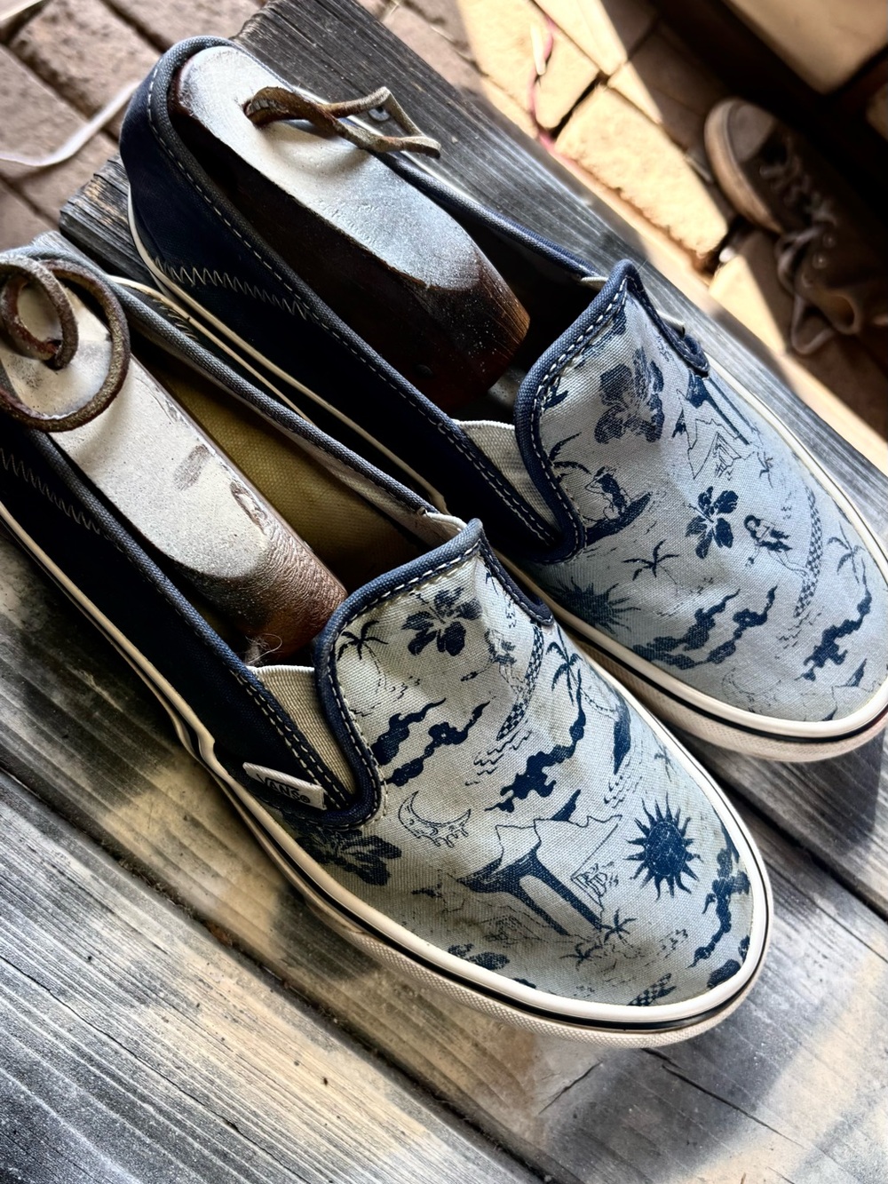 Vans slip on sneakers with blue and white oriental-style print Womens 10 - Picture 8 of 8